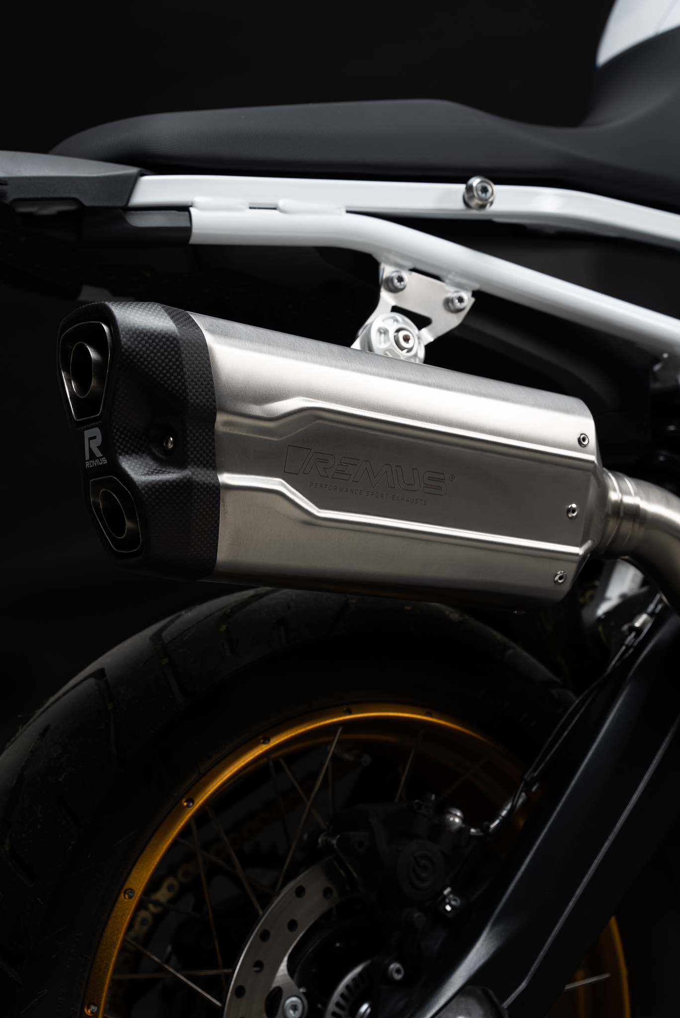 Silenziatore Remus 8 2.0 acciaio spazzolato omologato per BMW F 900 GS 2024