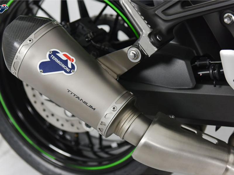 Kit Silenziatore Termignoni Racing in Titanio con fondello in carbonio e tubo di raccordo incluso per KAWASAKI Z 900 RS 2018-2020