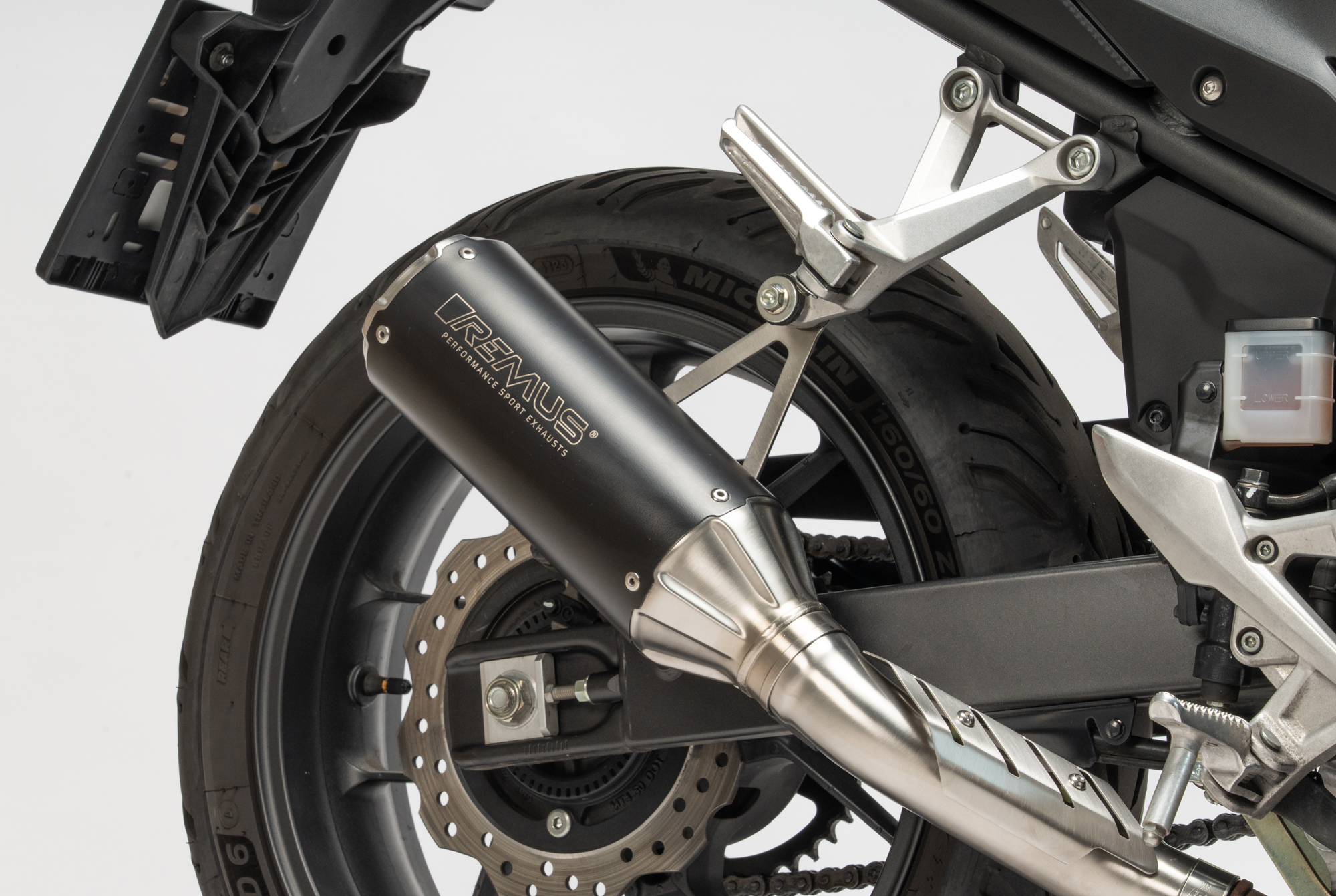 Silenziatore Remus BoostR omologato per HONDA CB 500 HORNET 2024-2025