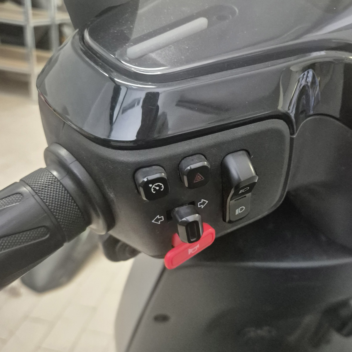 Blocchetto elettrico sinistro Niu serie NIU Mqi GT /EVO/100 2020-2025
